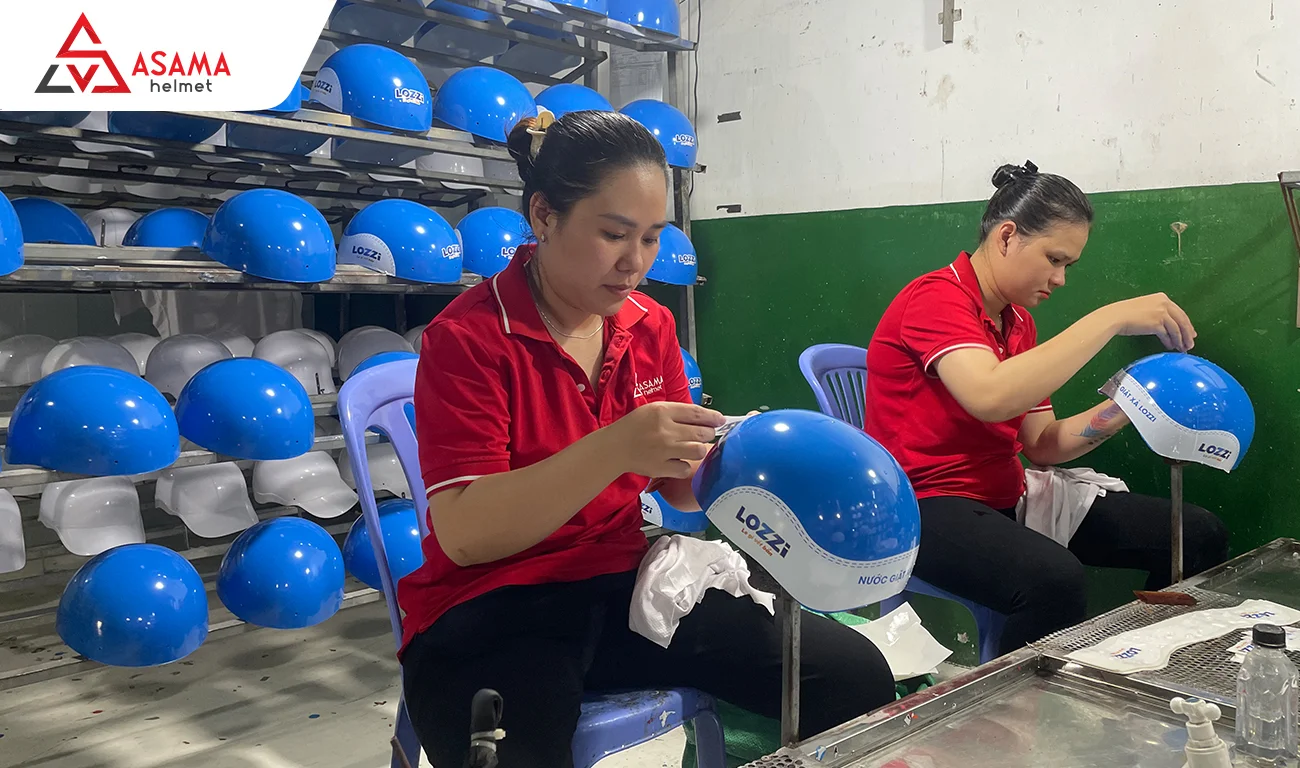 In nón bảo hiểm tem nước rất thịnh hành hiện nay