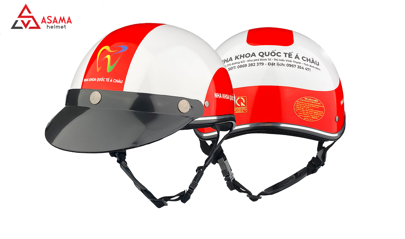 Nón bảo hiểm in tên công ty thể hiện logo và thông tin về công ty