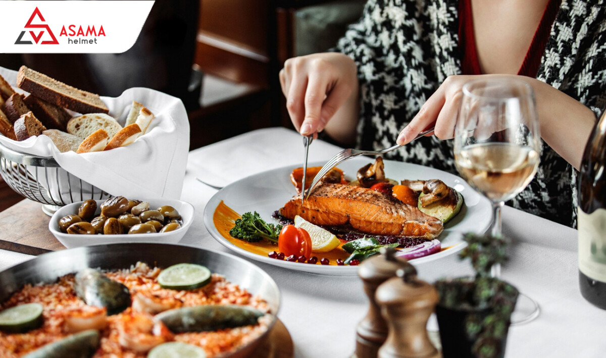 Chất lượng món ăn và dịch vụ là những yếu tố quyết định đến trải nghiệm của khách hàng tại nhà hàng