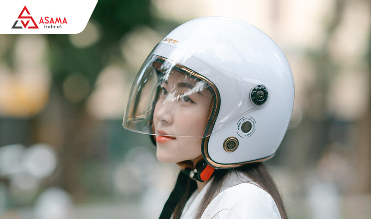 Khi tham gia giao thông, mũ có kính sẽ bảo vệ mắt người dùng khỏi những tác động xung quanh