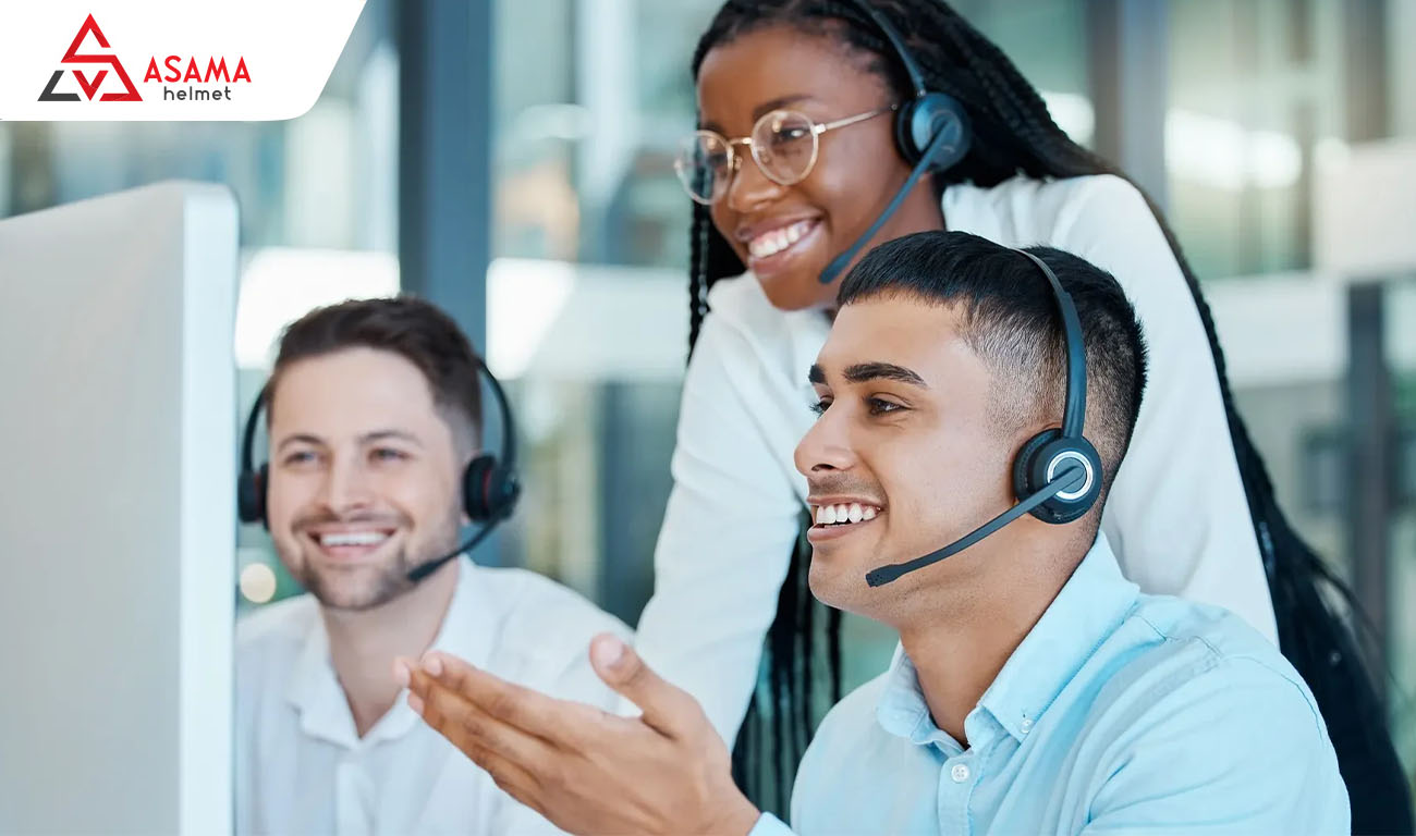 Tư vấn nhu cầu khách hàng đặt làm mũ chất lượng