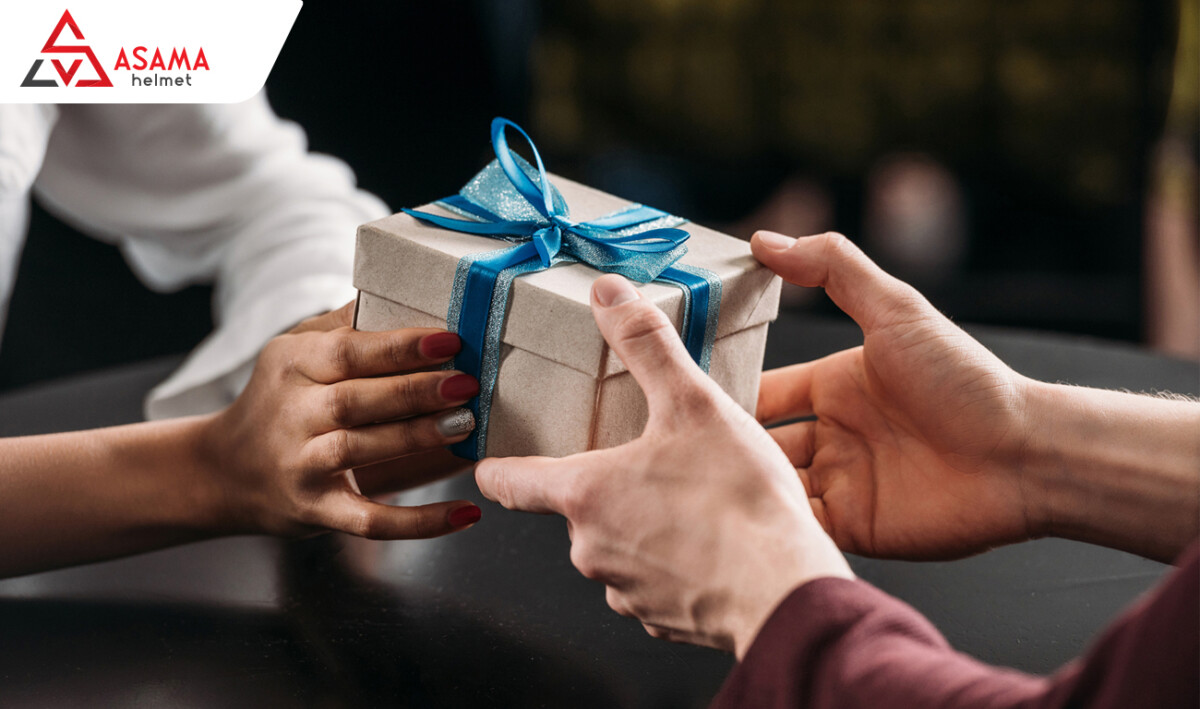 Quà tặng tri ân khách hàng cuối năm là hoạt động thể hiện sự tri ân, cảm ơn của doanh nghiệp dành cho khách hàng