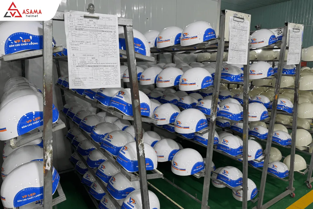 Sản xuất mũ bảo hiểm Quận 6 in logo theo yêu cầu công ty quy mô lớn