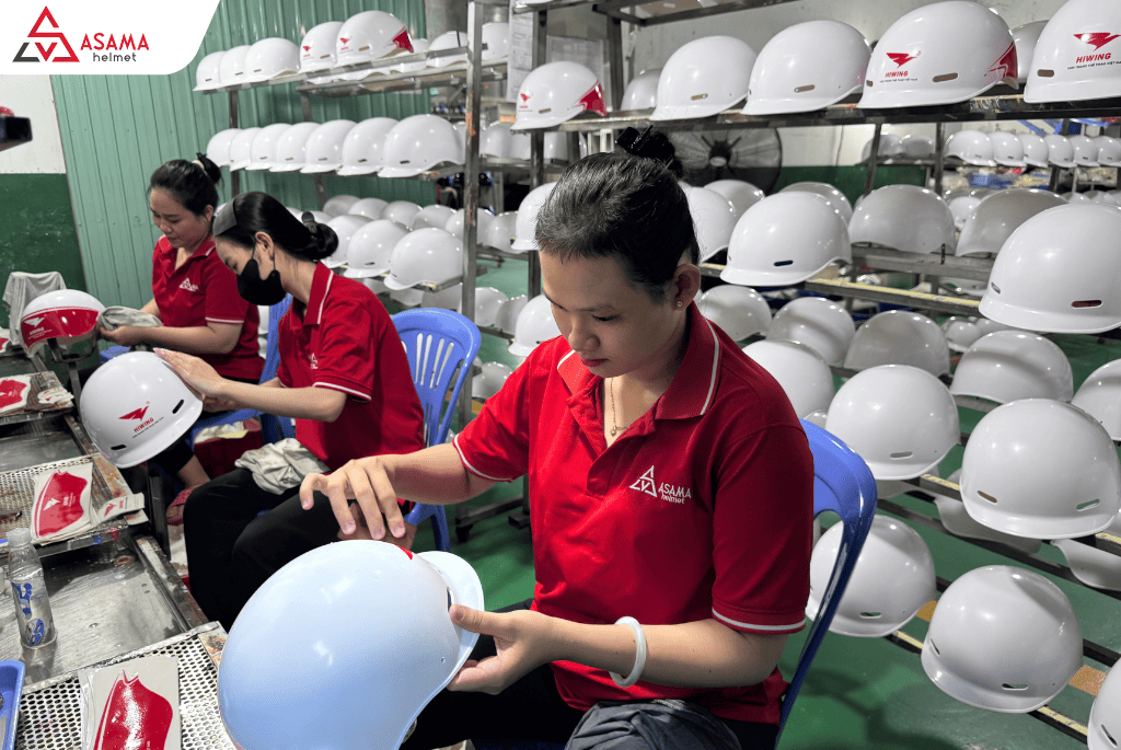 Đặt nón bảo hiểm in logo Quận 7 quà tặng theo yêu cầu công ty