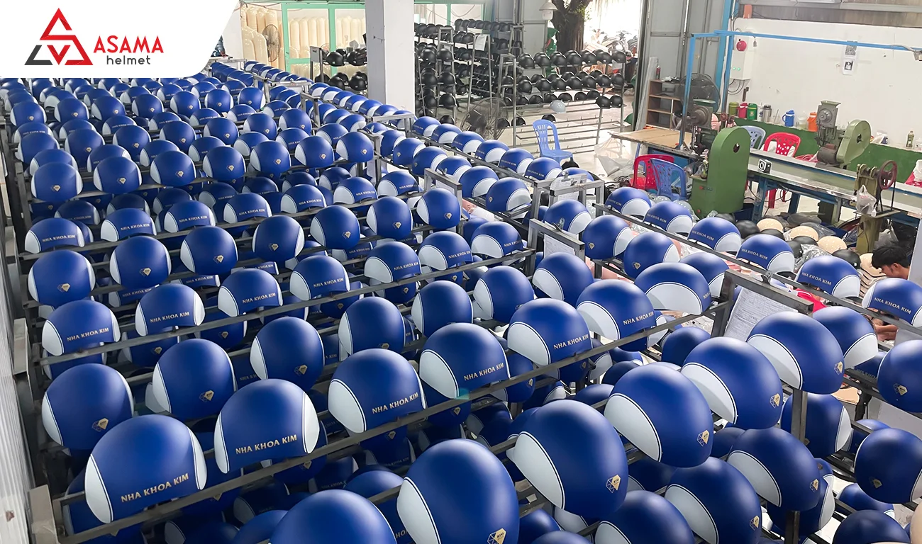 Sản xuất mũ bảo hiểm logo Nha khoa Kim tại xưởng ASAMA Helmet