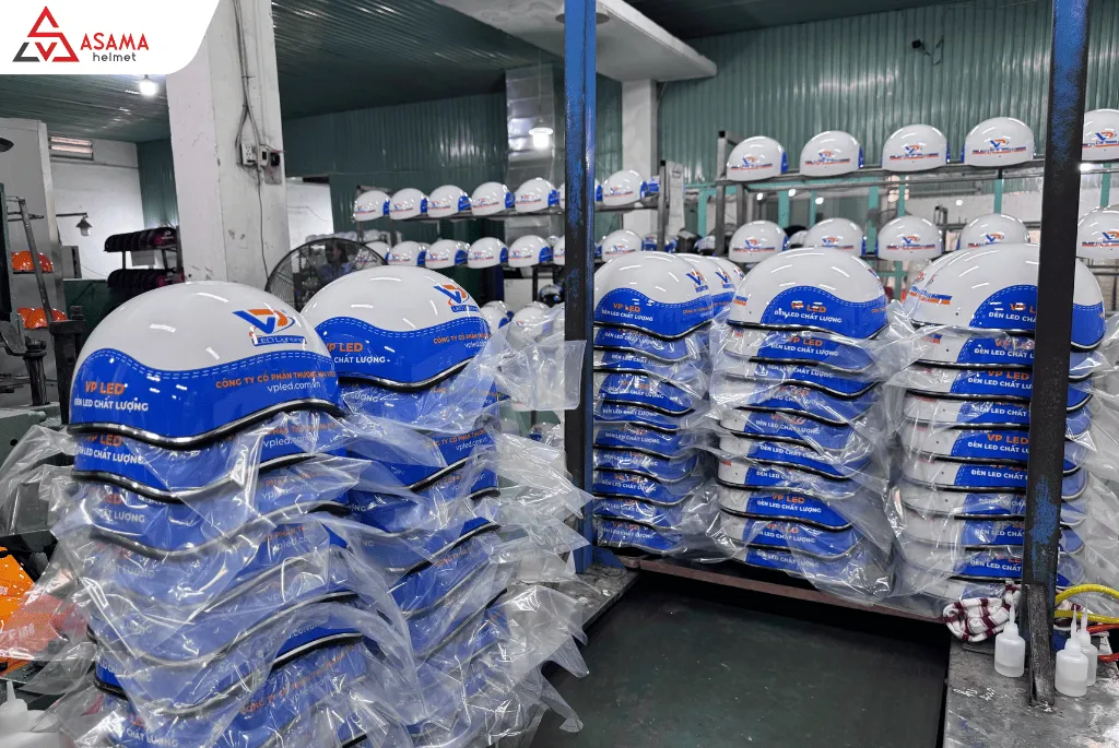 Sản xuất nón bảo hiểm 1/2 chính hãng đồng nhất các lô hàng