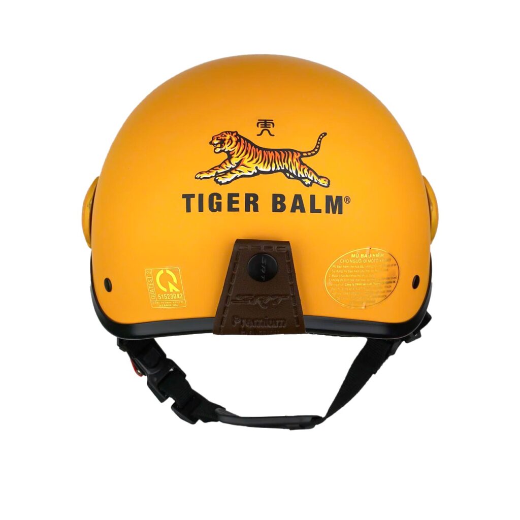 Phía sau của mũ bảo hiểm in logo thương hiệu