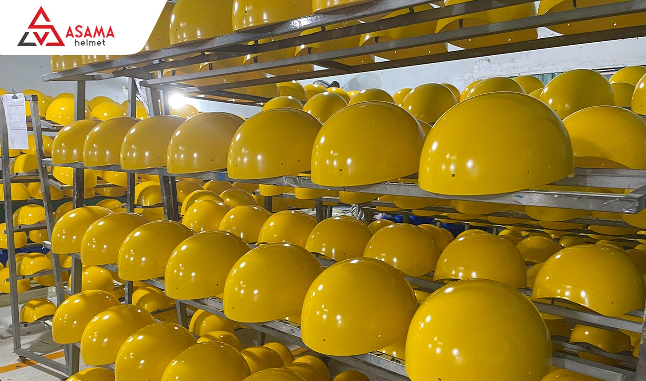 Phôi nón bảo hiểm sau khi được sơn màu theo yêu cầu của khách hàng