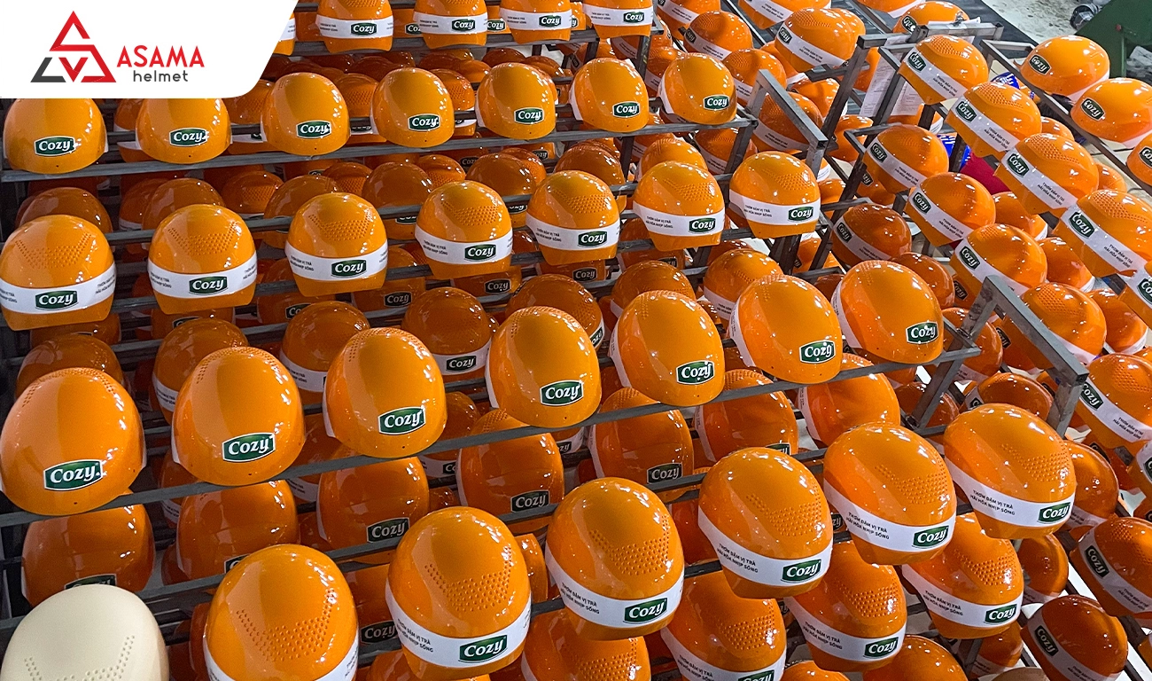 Trà Cozy đặt sản xuất 10.000 nón bảo hiểm in logo nhựa ABS nguyên sinh cao cấp tại ASAMA Helmet