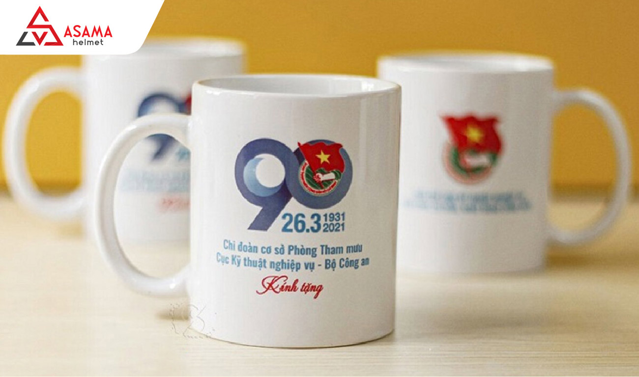 Cốc sứ là vật dụng được sử dụng phổ biến trong cuộc sống hàng ngày