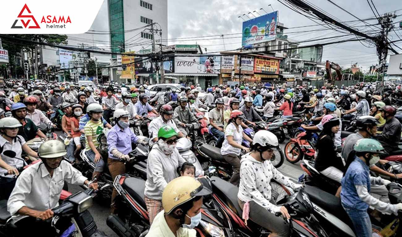 Mũ bảo hiểm là vật dụng được sử dụng phổ biến hàng ngày tại Việt Nam