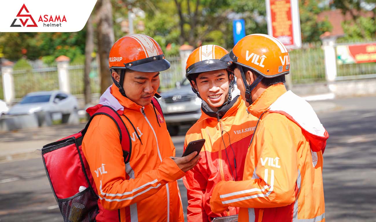 Đồng bộ nhận diện với nón bảo hiểm thương hiệu