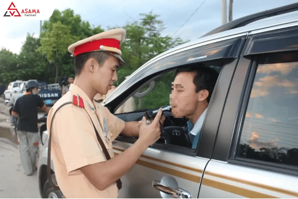 Nồng độ cồn điều khiển ô tô mức 1 có thể phạt từ 6-8 triệu đồng
