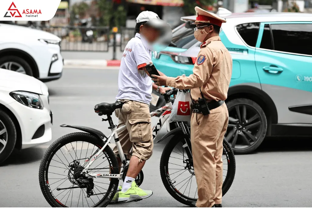 Phạt nồng độ cồn chạy xe đạp áp dụng với người vi phạm