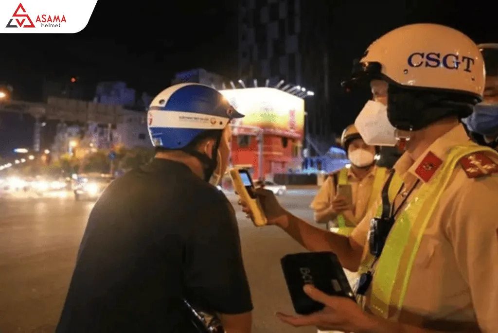 Chạy xe máy uống chất có cồn dù mức 1 vẫn bị phạt và bị trừ điểm