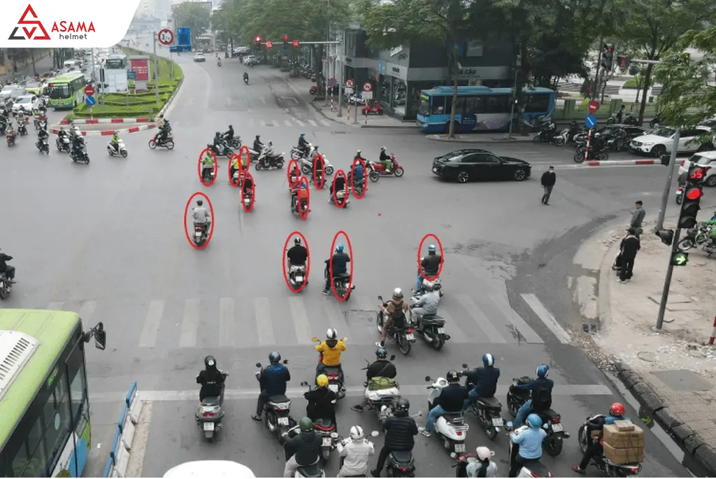Vi phạm đèn tín hiệu giao thông bị trừ từ 4-10 điểm