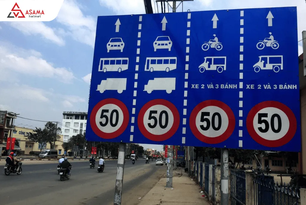 Tuân thủ biển báo quy định trên tuyến đường điều khiển xe